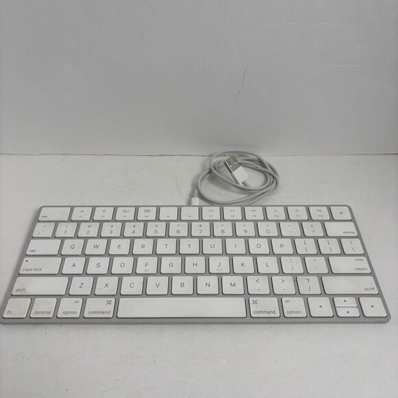 Apple Magic Keyboard A1644 Wireless Bluetooth - Picture 1 of 4